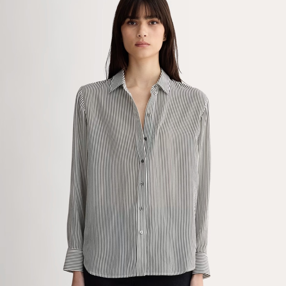 Everlane The Must-Have Shirt in Washable Silk - Black/White